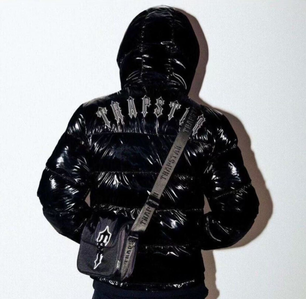 Trapstar Irongate Arch Detachable Hooded Puffer Jacket - Shiny Black