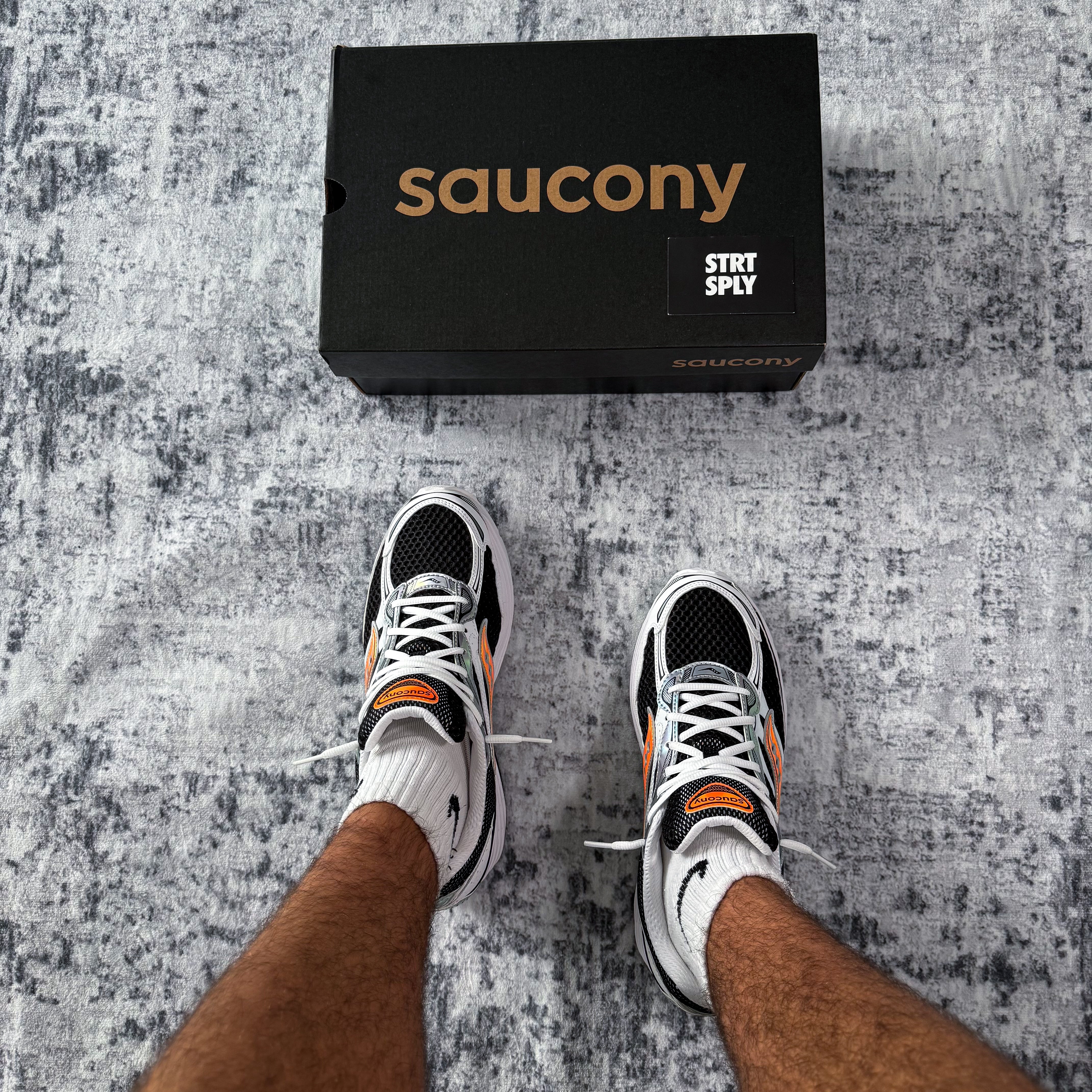 Saucony ProGrid Omni 9 - Black / Orange