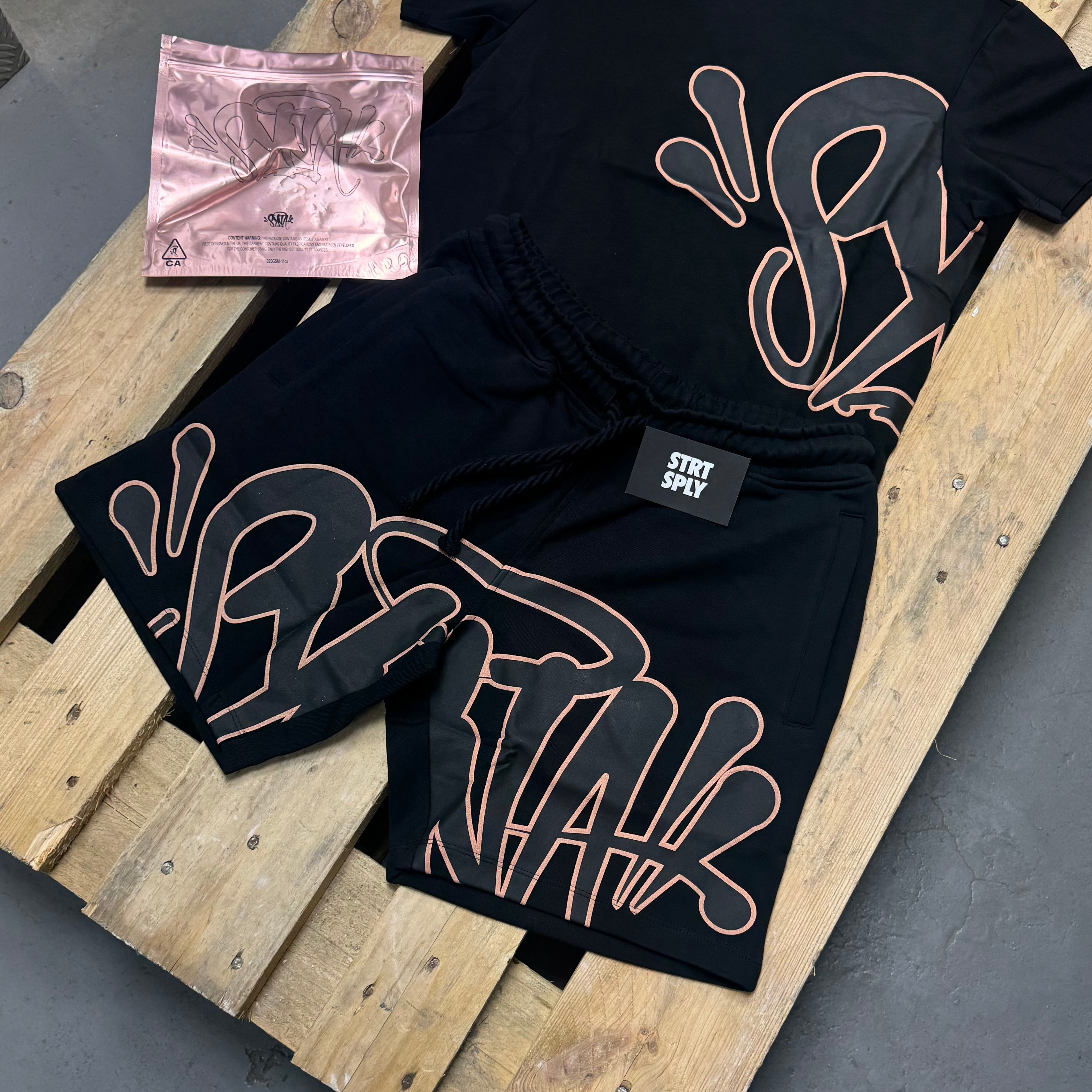 Syna World T-Shirt & Shorts Logo Set - Black / Rose Gold