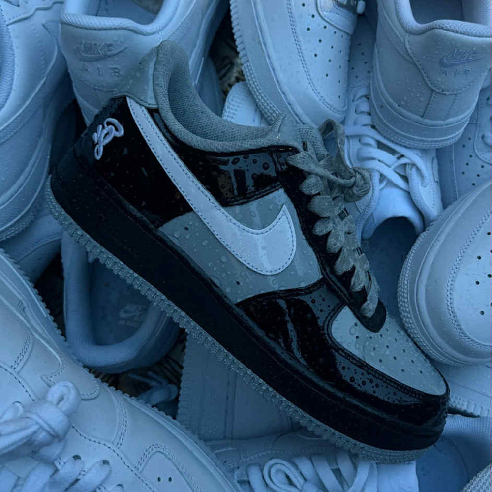 Nike x Syna Air Force 1 '07 - Black / White / Smoke Grey