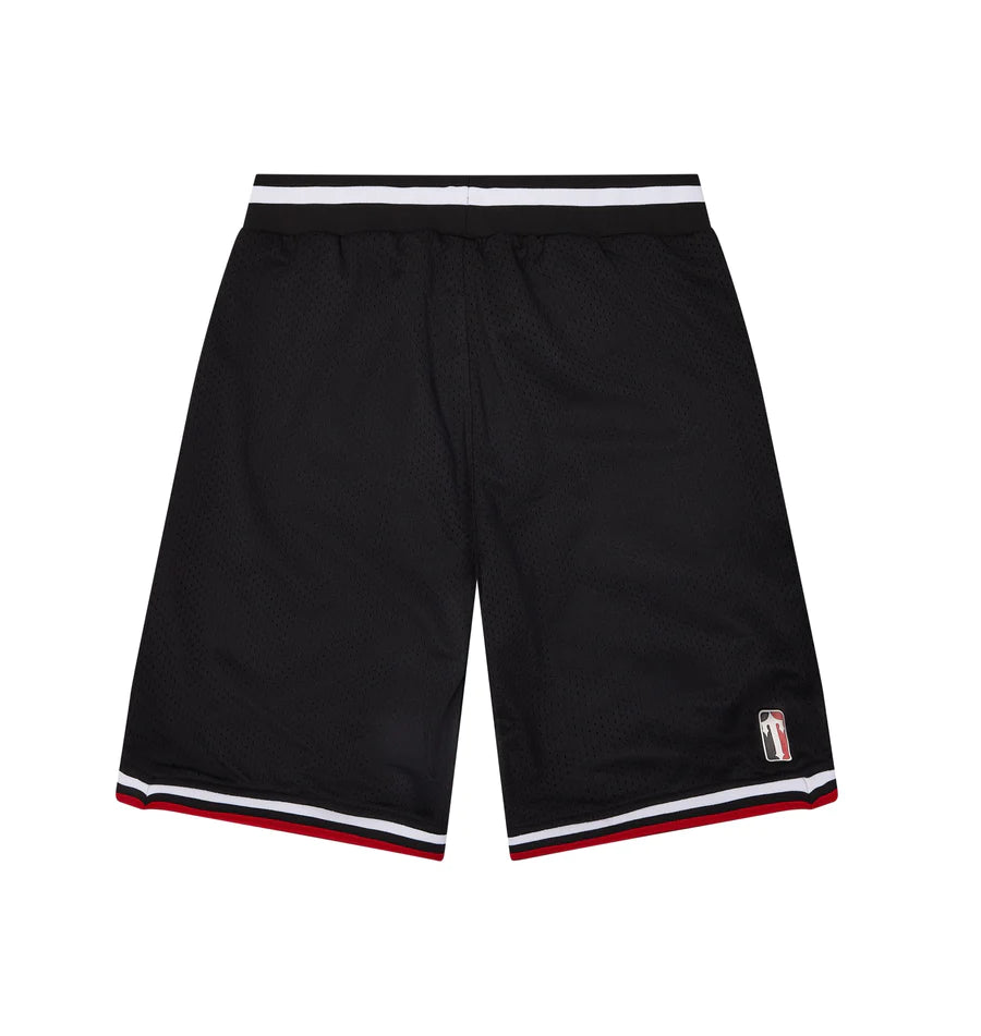 trapstar irongate arch its a secret shorts black red white kickkonnect new
