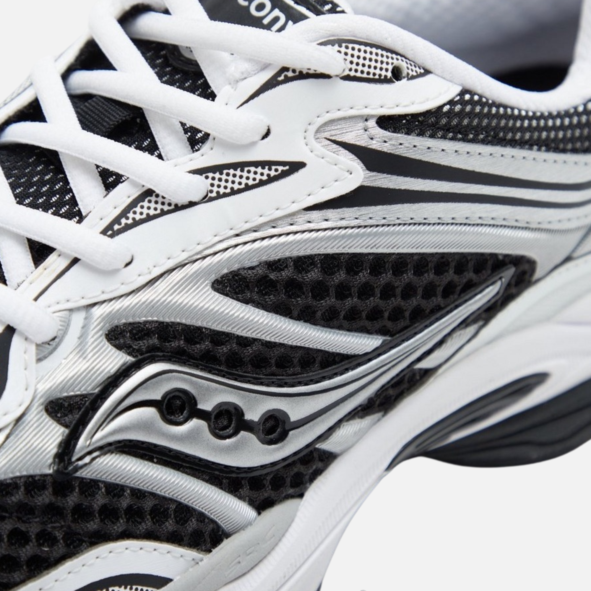 Saucony ProGrid Omni 9 - Black / White