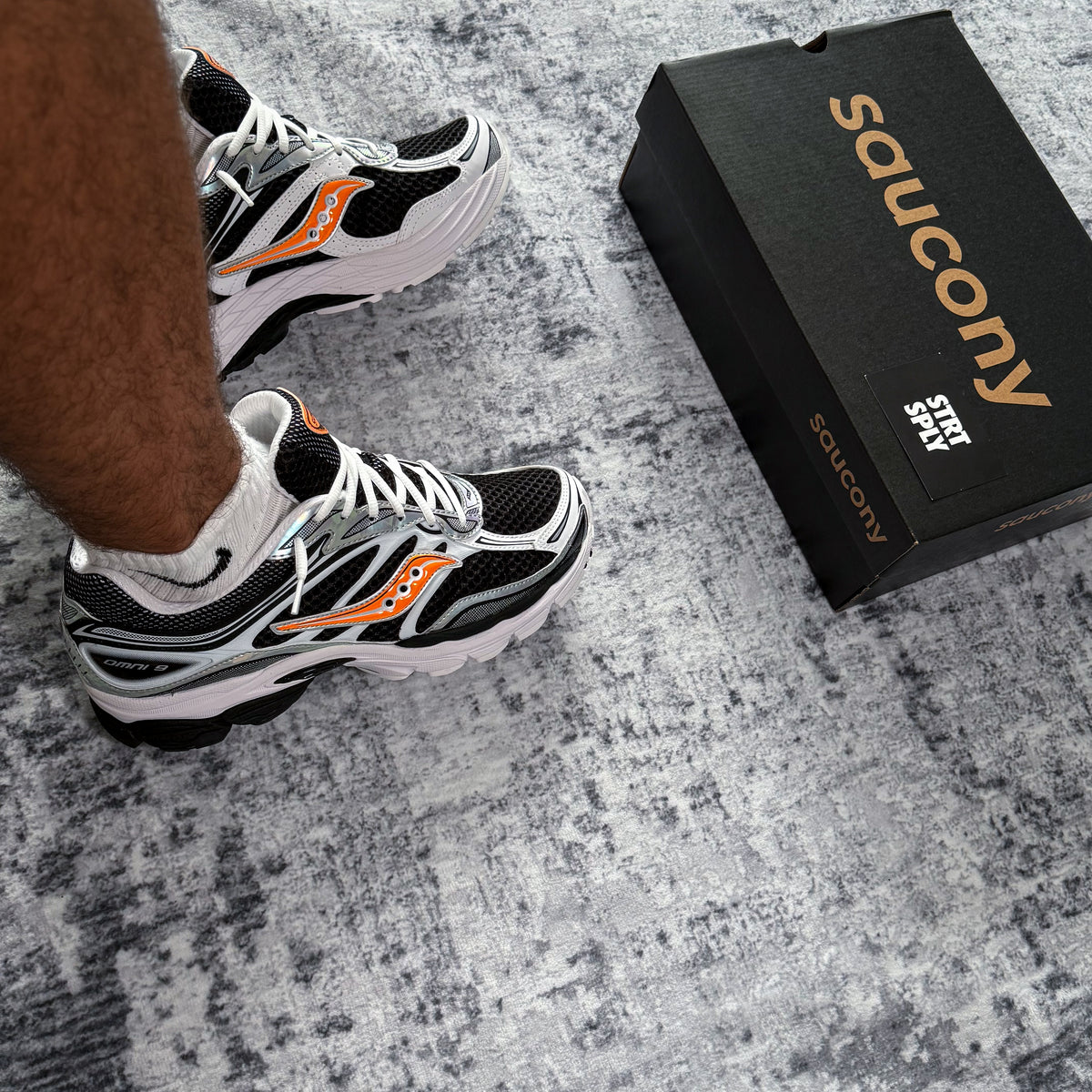 Saucony ProGrid Omni 9 - Black / Orange