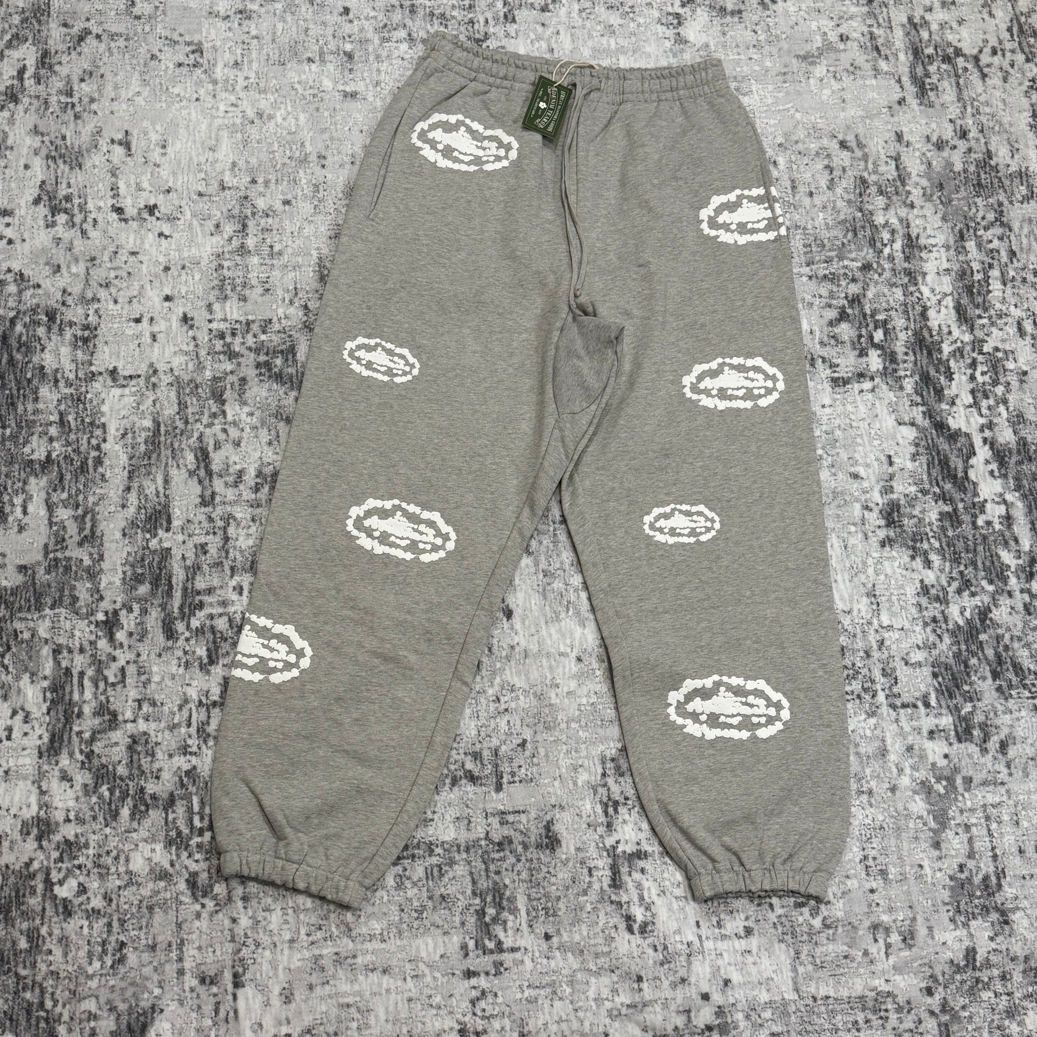 Corteiz RTWx Denim Tears Island Wreath Sweatpant - Heather Grey