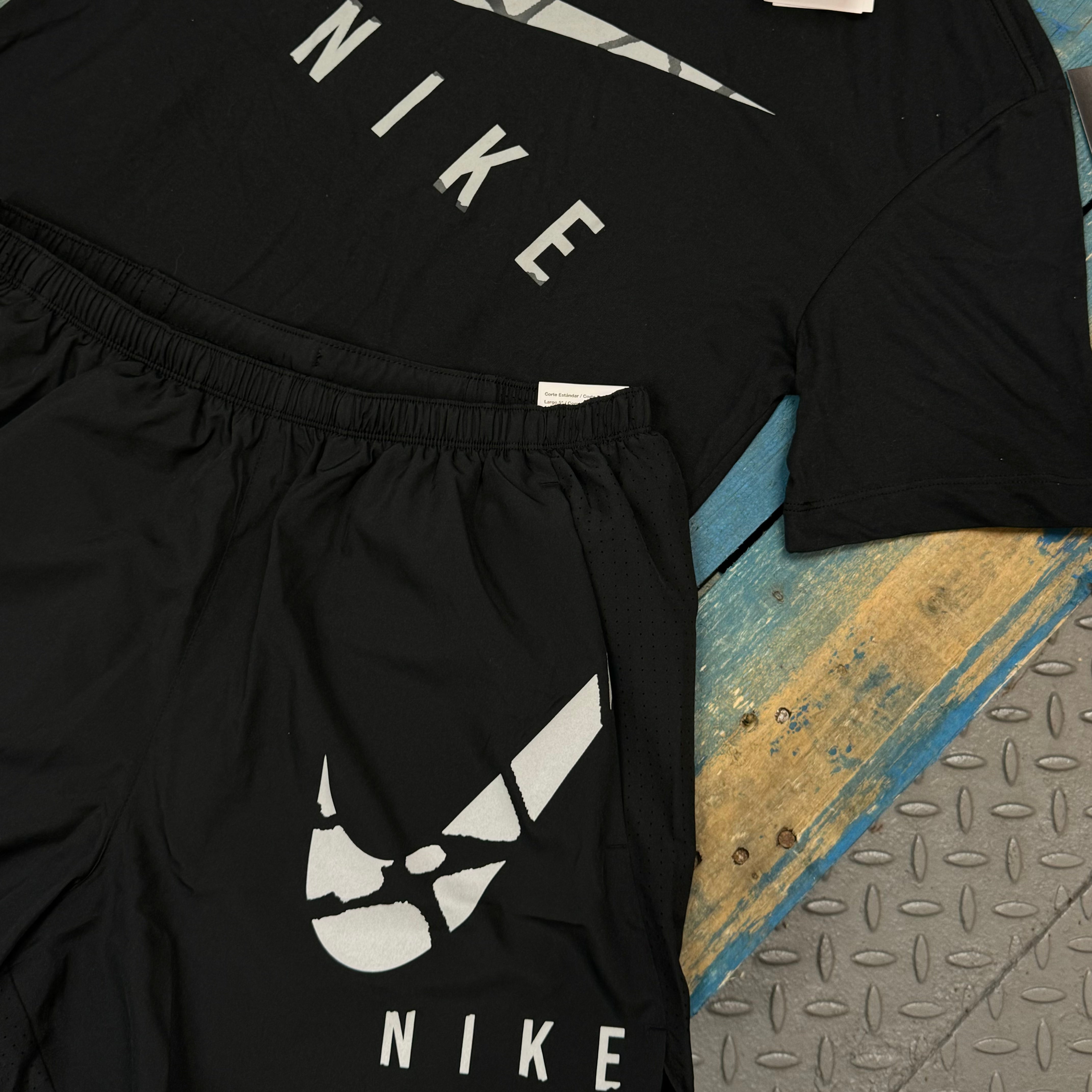Nike Run Division T-Shirt & Short Set - Black