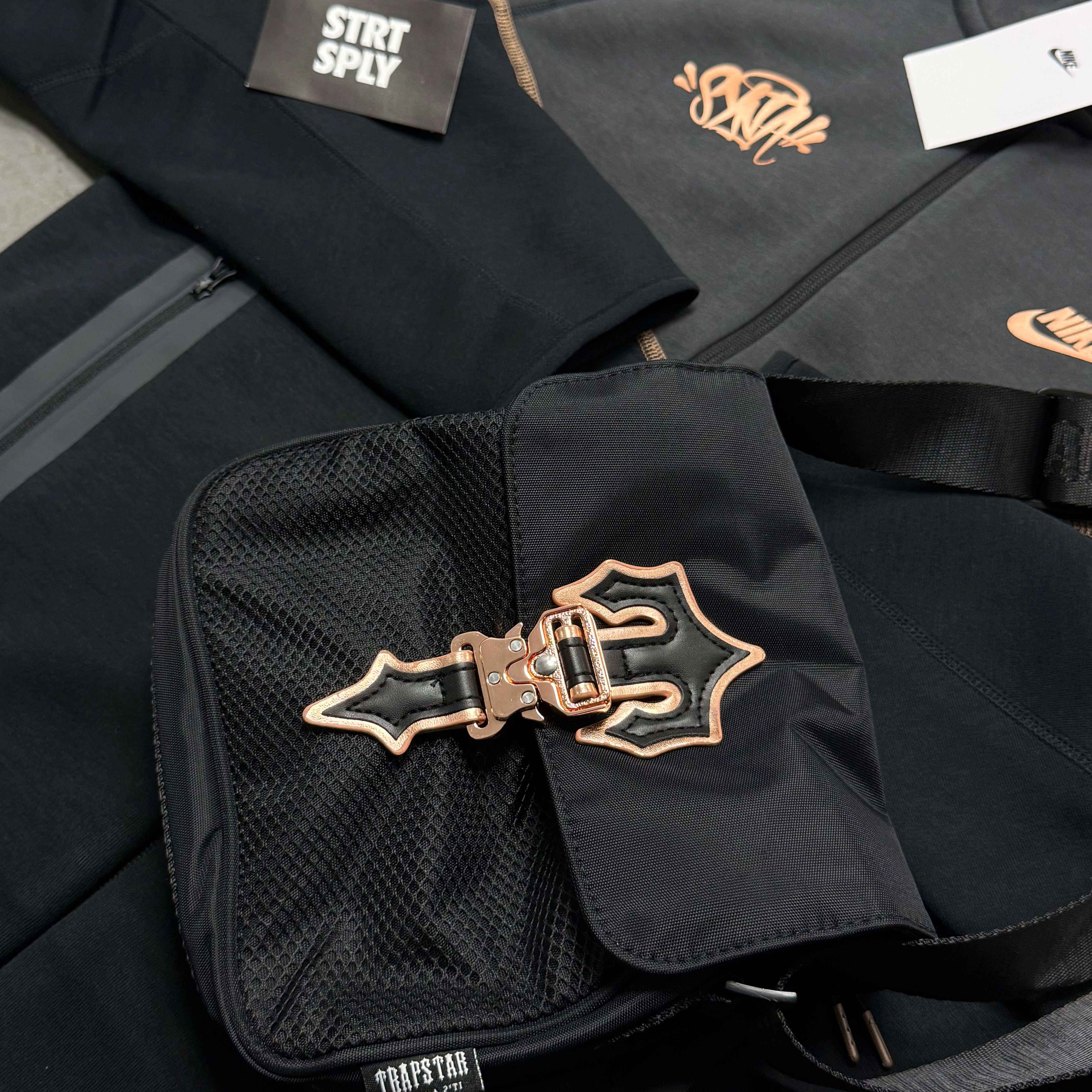 Trapstar x Central Cee Irongate T Messenger Bag 1.0 - Black / Rose Gold