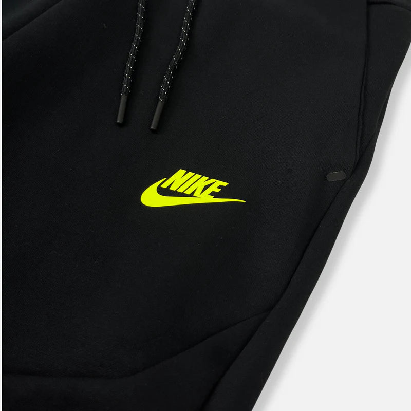 Nike tech 2025 bottoms black